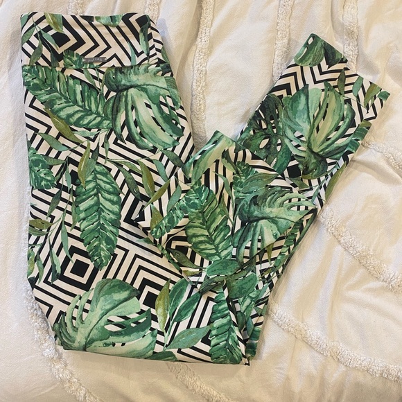 Joseph Ribkoff Tropical Palm Print Stretch Capri Pants Size S - Picture 9 of 9